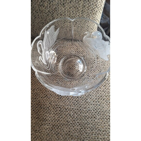 Lead Crystal Footed Bowl w/ Frosted Embossed Swans‎ Scalloped Compote 4" x 6" - Picture 6 of 8